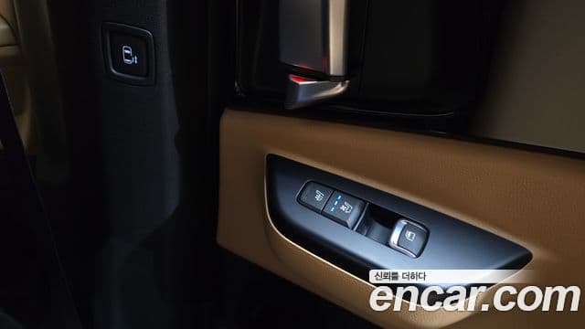 Kia Carnival 2022 — ფოტო 18/20