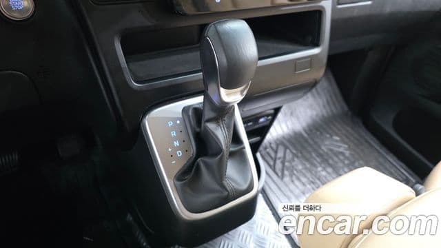 Hyundai Staria 2023 — Фото 9/20