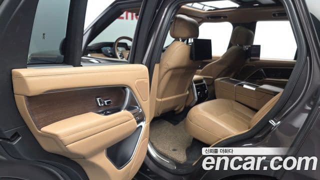 Land Rover Range Rover 2023 — Photo 18/43