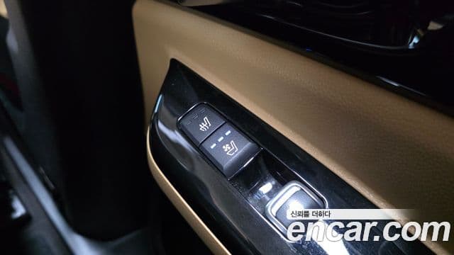 Kia Carnival 2022 — ფოტო 18/20