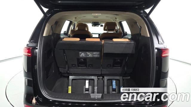 Kia Carnival 2022 — ფოტო 19/20