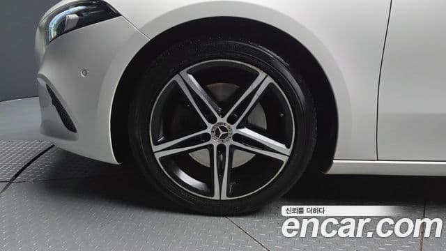 Mercedes-Benz A-Class 2020 — Şəkil 5/20