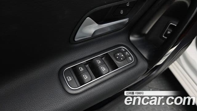 Mercedes-Benz A-Class 2020 — Şəkil 18/20