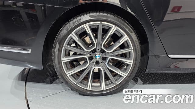 BMW 7 Series 2019 — ფოტო 5/20