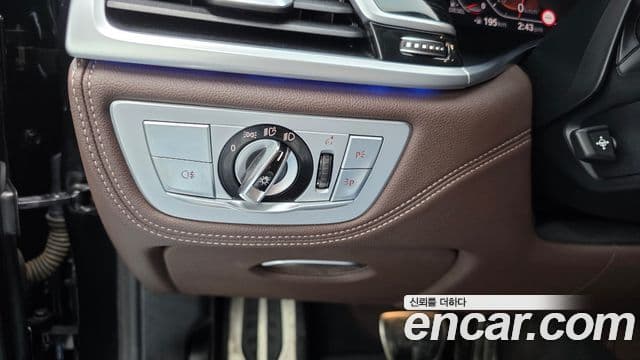 BMW 7 Series 2019 — ფოტო 19/20