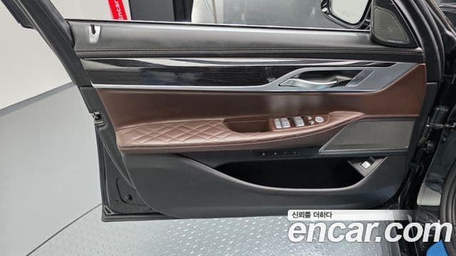 BMW 7 Series 2019 — Photo 9/34