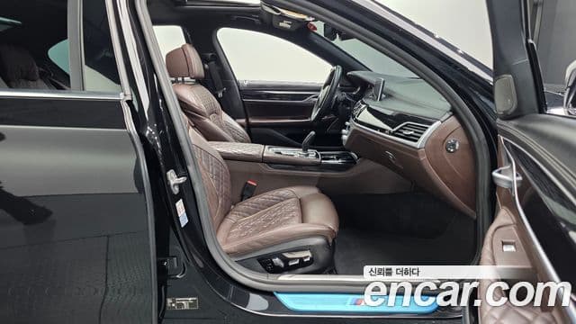 BMW 7 Series 2019 — Photo 28/34