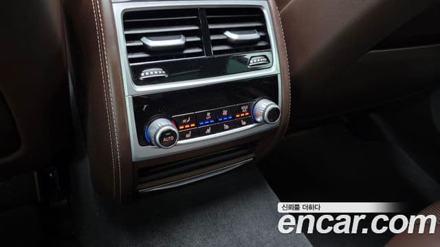 BMW 7 Series 2019 — Photo 26/34