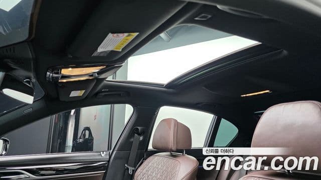 BMW 7 Series 2019 — Photo 16/34