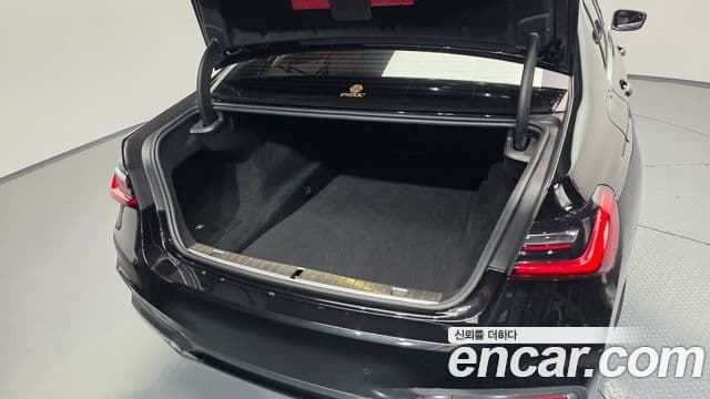 BMW 7 Series 2019 — Photo 25/34