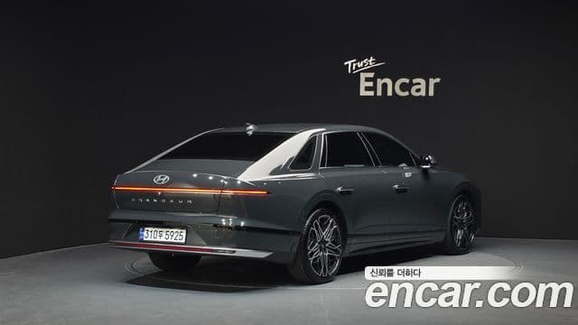 Hyundai Grandeur Hybrid 2023 — Photo 14/20