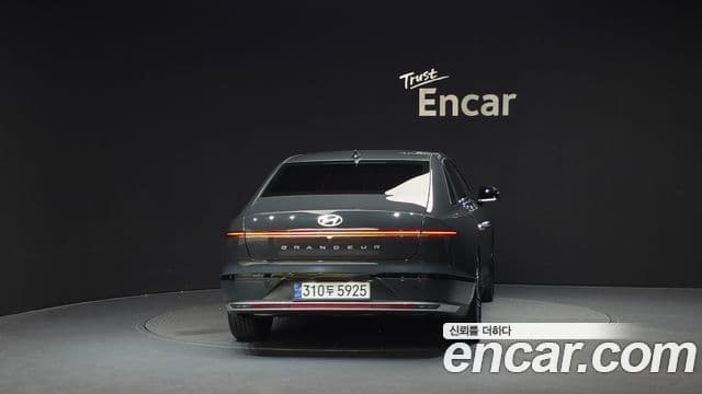 Hyundai Grandeur Hybrid 2023 — Photo 8/20