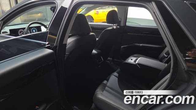 Hyundai Grandeur Hybrid 2023 — Photo 13/20