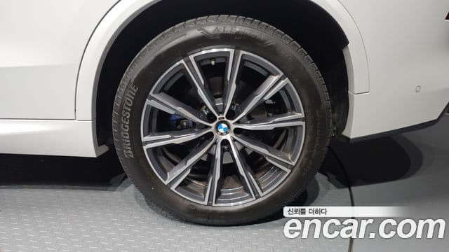 BMW X5 2024 — Photo 19/33