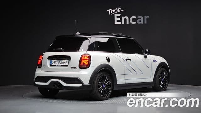 Mini Cooper S 2024 — Фото 2/20