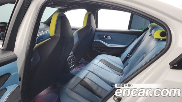 BMW M3 2023 — ფოტო 19/33