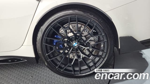 BMW M3 2023 — ფოტო 7/33