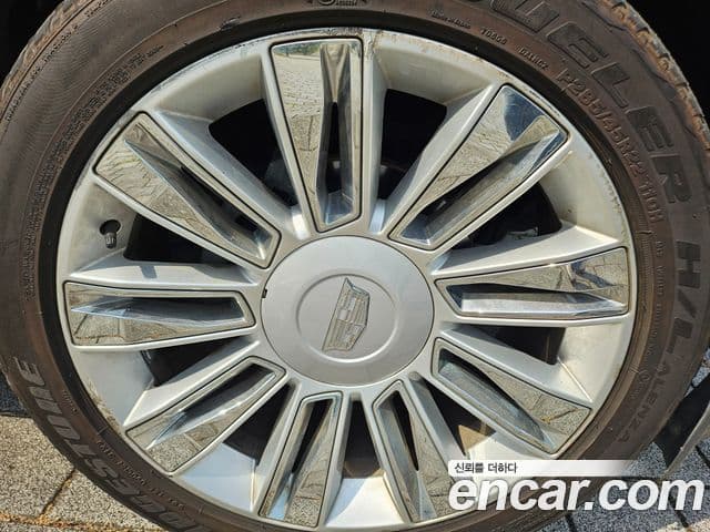 Cadillac Escalade 2019 — ფოტო 17/20