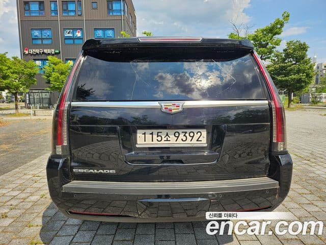 Cadillac Escalade 2019 — ფოტო 5/20