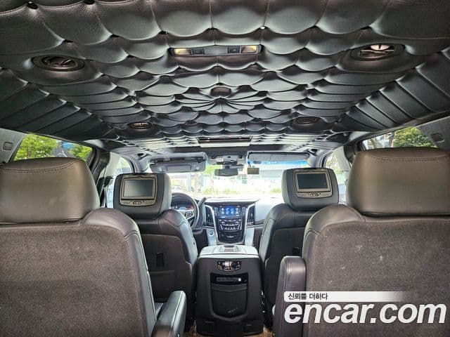 Cadillac Escalade 2019 — ფოტო 14/20