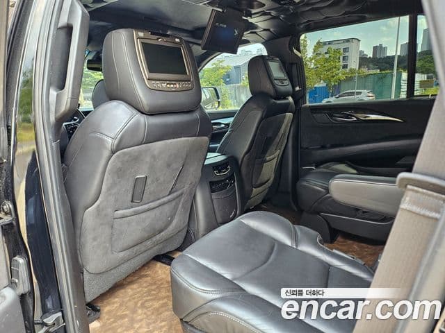 Cadillac Escalade 2019 — ფოტო 7/20