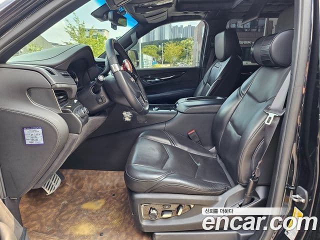 Cadillac Escalade 2019 — ფოტო 15/20
