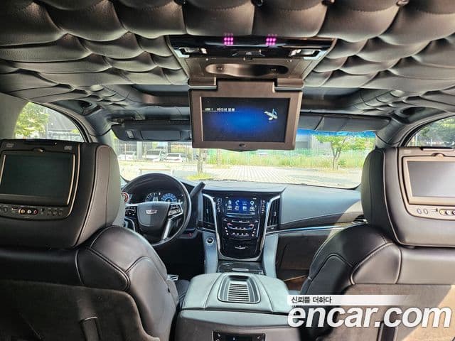 Cadillac Escalade 2019 — ფოტო 2/20