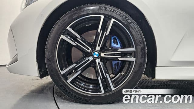 BMW 3 Series 2023 — ფოტო 5/20