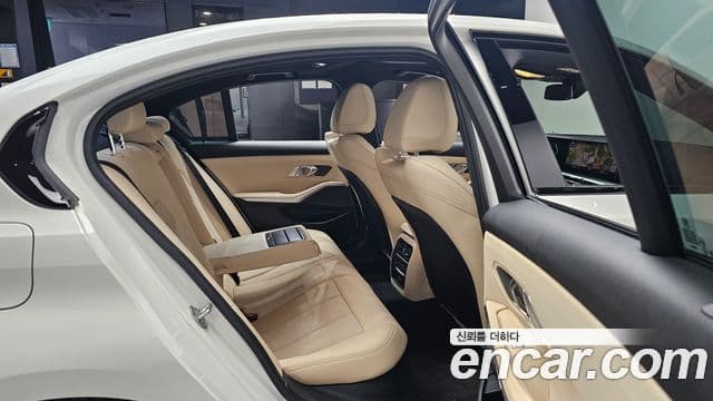 BMW 3 Series 2023 — ფოტო 11/20