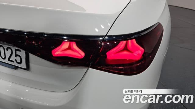 Mercedes-Benz E-Class 2025 — ფოტო 26/36