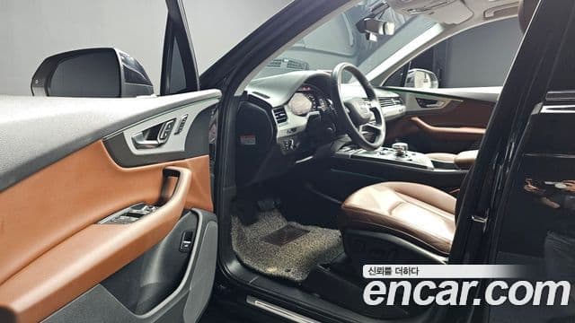 Audi Q7 2019 — Şəkil 10/20
