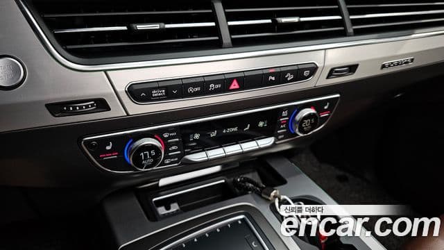 Audi Q7 2019 — Şəkil 16/20