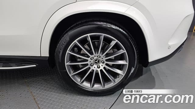 Mercedes-Benz GLE-Class 2025 — Photo 8/32