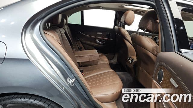 Mercedes-Benz E-Class 2019 — Фото 11/20