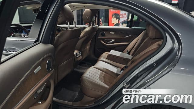 Mercedes-Benz E-Class 2019 — Фото 12/20