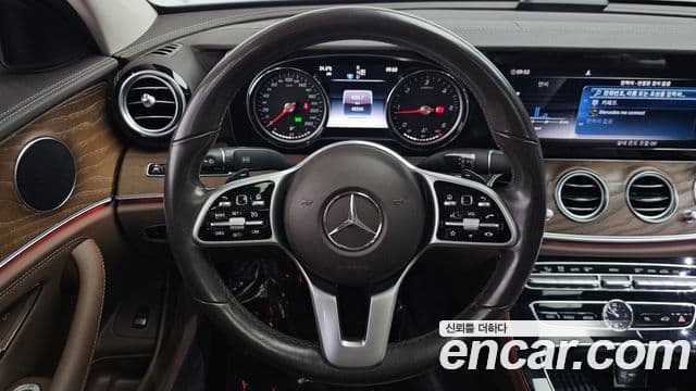 Mercedes-Benz E-Class 2019 — Фото 13/20