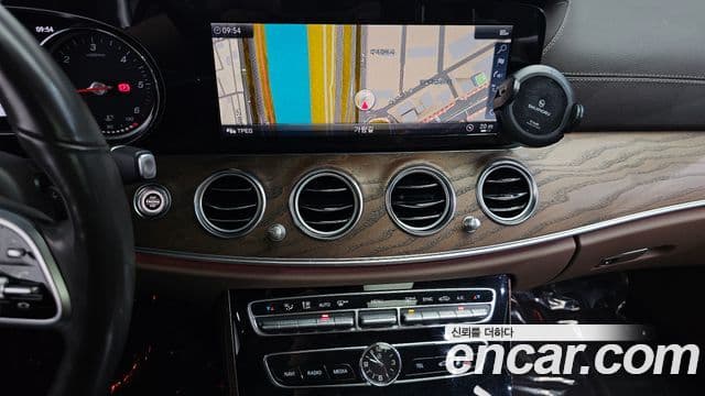 Mercedes-Benz E-Class 2019 — Фото 14/20