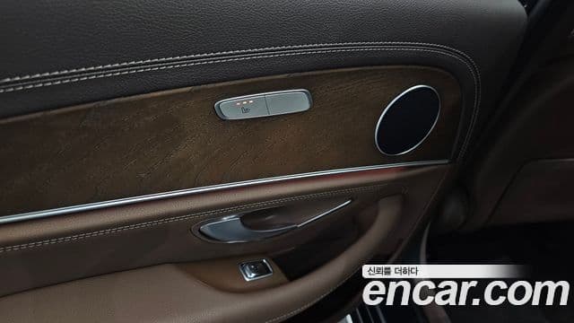 Mercedes-Benz E-Class 2019 — Фото 19/20