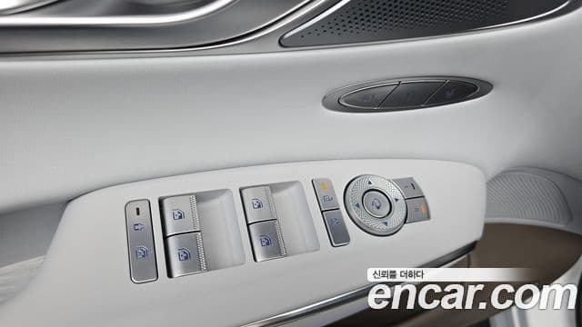 Genesis GV70 2024 — Photo 31/33