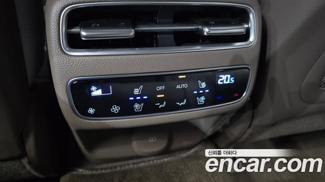 Genesis GV70 2024 — Photo 17/33