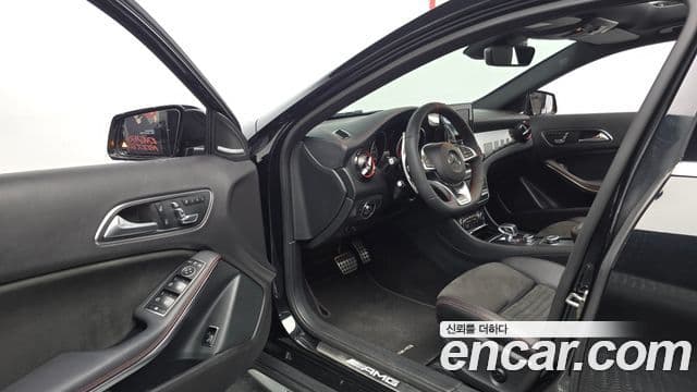 Mercedes-Benz GLA-Class 2018 — Фото 10/20