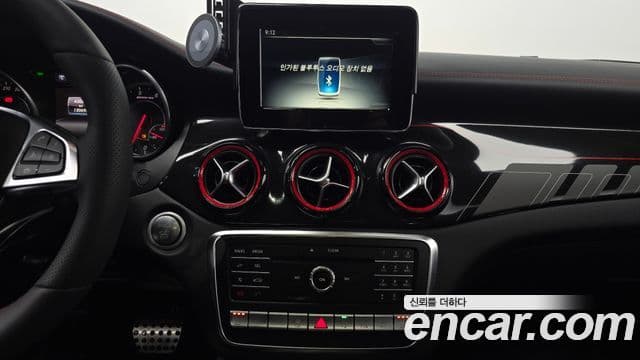 Mercedes-Benz GLA-Class 2018 — Фото 14/20