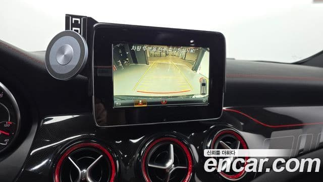 Mercedes-Benz GLA-Class 2018 — Фото 15/20