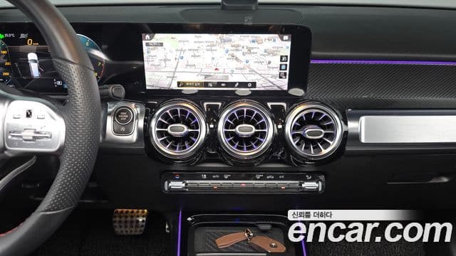 Mercedes-Benz GLB-Class 2021 — ფოტო 13/20