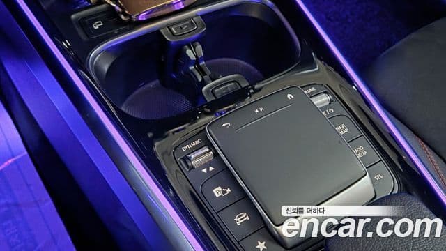 Mercedes-Benz GLB-Class 2021 — ფოტო 18/20