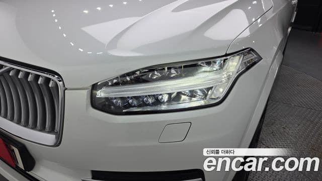 Volvo XC90 2021 — Photo 29/34