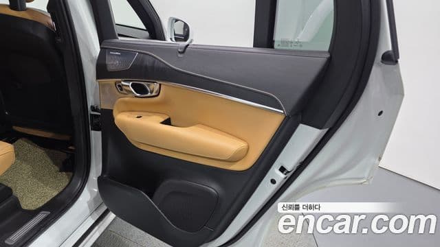 Volvo XC90 2021 — Photo 31/34