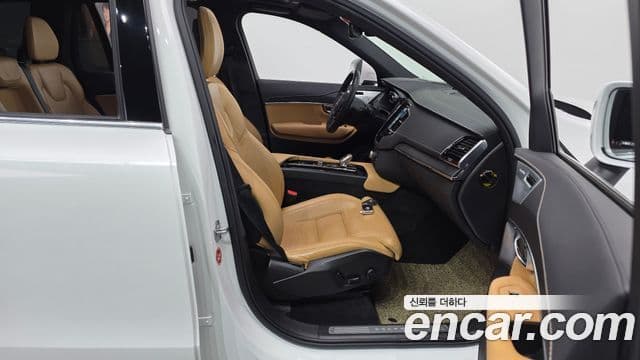 Volvo XC90 2021 — Photo 25/34