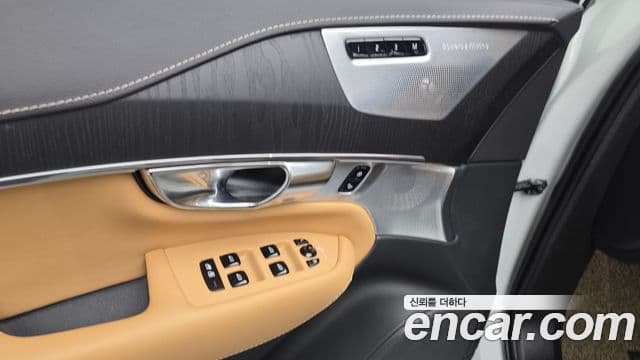 Volvo XC90 2021 — Photo 10/34