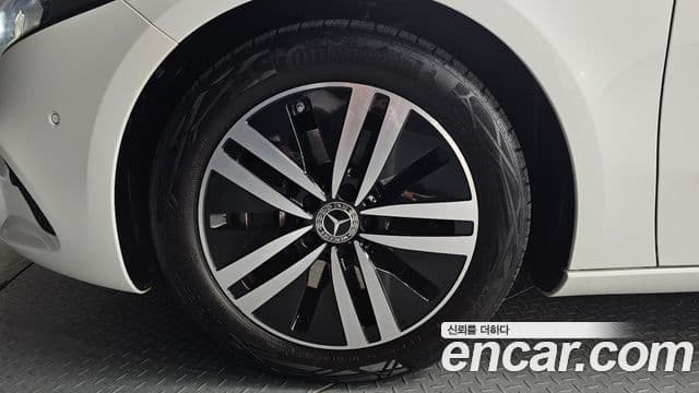 Mercedes-Benz A-Class 2022 — ფოტო 5/20